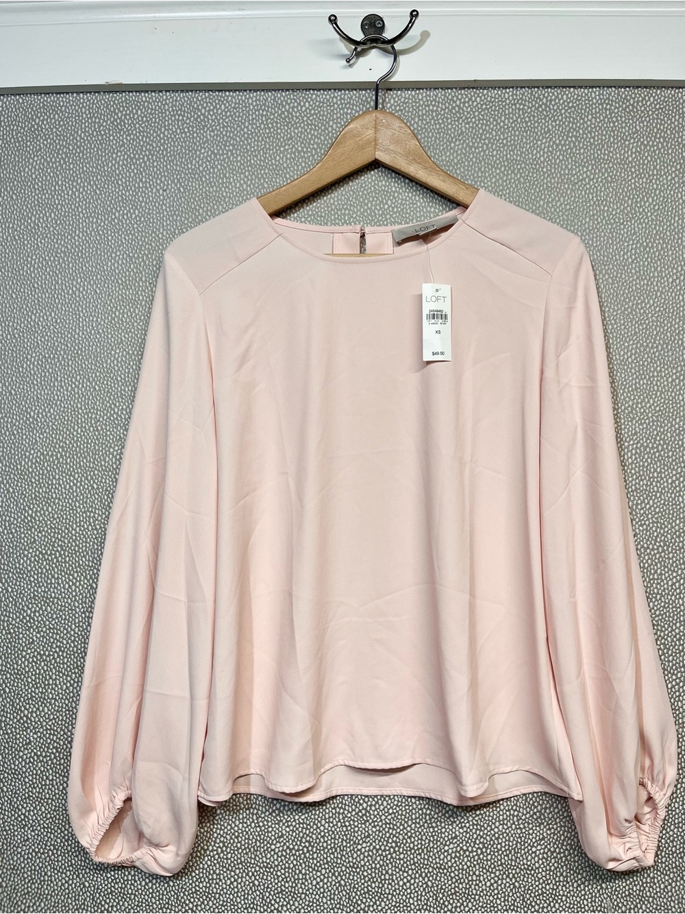 🆕 XS LOFT Light Blush Pink Long-Sleeve Blouse #31